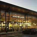 Cloud9 City View Large Resort Apartment,Luxury Resort Living & Epic Sunset