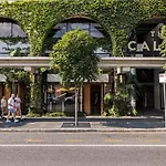 Cloud9 City View Large Resort Style Apartment