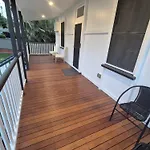Charming 4bdr Inc Separate Studio, Newly Renovated Holiday home *