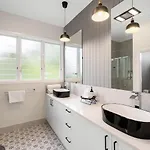 Spacious 4-bedroom Bardon Retreat Across 2 Levels *