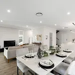 Spacious 4-bedroom Bardon Retreat Across 2 Levels Holiday home Brisbane