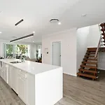 Holiday home Spacious 4-bedroom Bardon Retreat Across 2 Levels *