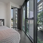 Fully Equipped Inner-City Studio Near Cbd