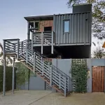 Stylish 1-Bed Flat Near Brisbane River Walks