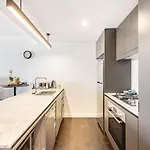 Apartment South Bank View Pool Free Parking