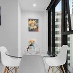 Stylish 2Br - Tallest Building In City Plus Pool, Gym