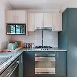 Inner City New Farm 3-Bed Townhouse With Yard