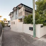 Inner City New Farm 3-Bed Townhouse With Yard
