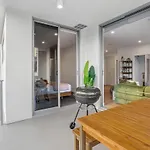 Modern 2br Near The Gabba & Bbq