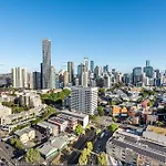 Huge Sub-Penthouse With Stunning Views, Pool Plus Parking