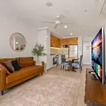 Stylish With Rooftop Bbq & Access Apartment Brisbane
