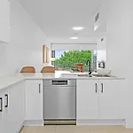 Modern Southbank Parklands Apartment Retreat