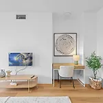 Modern Southbank Parklands Apartment Retreat