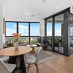 Queens Wharf - Luxe 2br With Stunning Views & Pool Apartment Brisbane