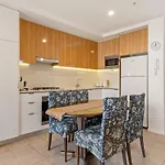 Stylish With Rooftop Bbq & Access