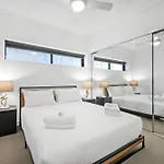 Apartment Spacious Valley Pad In Street Precinct