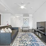 Spacious Valley Pad In Street Precinct * Brisbane