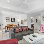 The Villa On Shire - Comfort Near Coorparoo Square