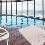 Skyline Serenity - Level 62 With Stunning Views! *