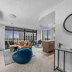 A Touch Of Class - 2bed-2bath-1car-balcony-views - Cbd Apartment