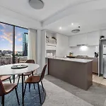 Apartment A Touch Of Class - 2bed-2bath-1car-balcony-views - Cbd *