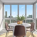 Top Floor 2Bed-2Bath-2Car-Pool-Views - Cbd