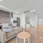 Chic 1-Bed Flat Steps To Brisbane S Arts Scene