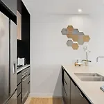 Spacious West End With Pool & Bbq Access Apartment *