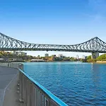 River Views 2 Bed 2 Bath Secure Parking *