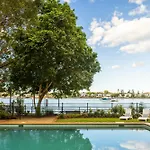 Riverside Loft 2Bed,2Bath Park Pool