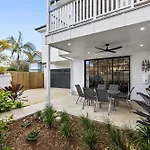 Spacious 3-Bed Clayfield House With Patio And Bbq