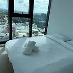 Luxury Apartments W Rooftop Pool Cbd