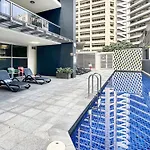 High-Rise 2-Bed Apartment With Gym Bbq & Pool