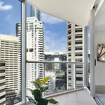 High-Rise 2-Bed Apartment With Gym Bbq & Pool