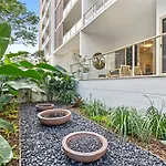 Stunning Helia Sanctuary - West End With Parking