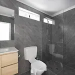 Modern Retreat In Heart Of Sunnybank