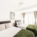 Modern Retreat In Heart Of Sunnybank *