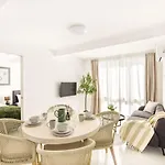 Modern Retreat In Heart Of Sunnybank