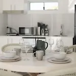 Holiday home Modern Retreat In Heart Of Sunnybank *