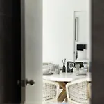Modern Retreat In Heart Of Sunnybank Holiday home Brisbane