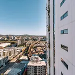 Contemporary 2Br City Stay W Deck And Bbq Access