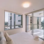 Contemporary 2Br City Stay W Deck And Bbq Access