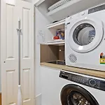 Stylish 4-Bed Townhouse With Panoramic Ocean Views