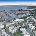 Stylish 4-Bed Townhouse With Panoramic Ocean Views