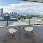 Apartment 1b Southbank. Parking. Long Term