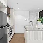 Queens Wharf - Luxe 2br With Stunning Views & Pool Apartment *