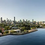 The Sinclair - Luxury Brisbane Apartment Near The Gabba With Rooftop Pool, 3 Bedrooms & City Views