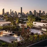 The Sinclair - Luxury Brisbane Apartment Near The Gabba With Rooftop Pool, 3 Bedrooms & City Views
