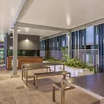 Spacious Valley Pad In Street Precinct Apartment *