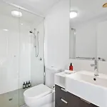 Apartment Spacious Valley Pad In Street Precinct